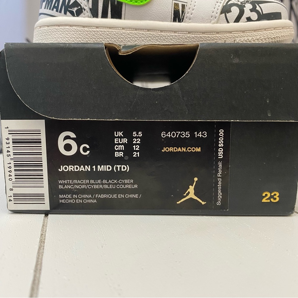 Nike Air Jordan 1 Mid White and Green Graffiti Sneakers kids size 6c - Picture 8 of 14